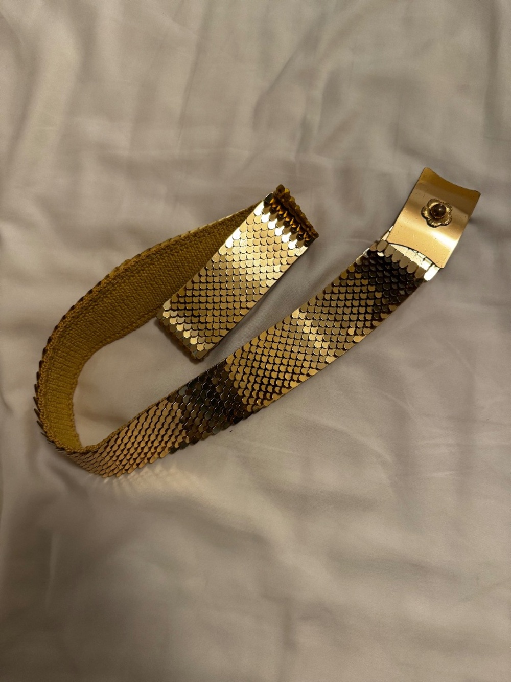 Vintage 80s Stretch gold Fish scale design belt